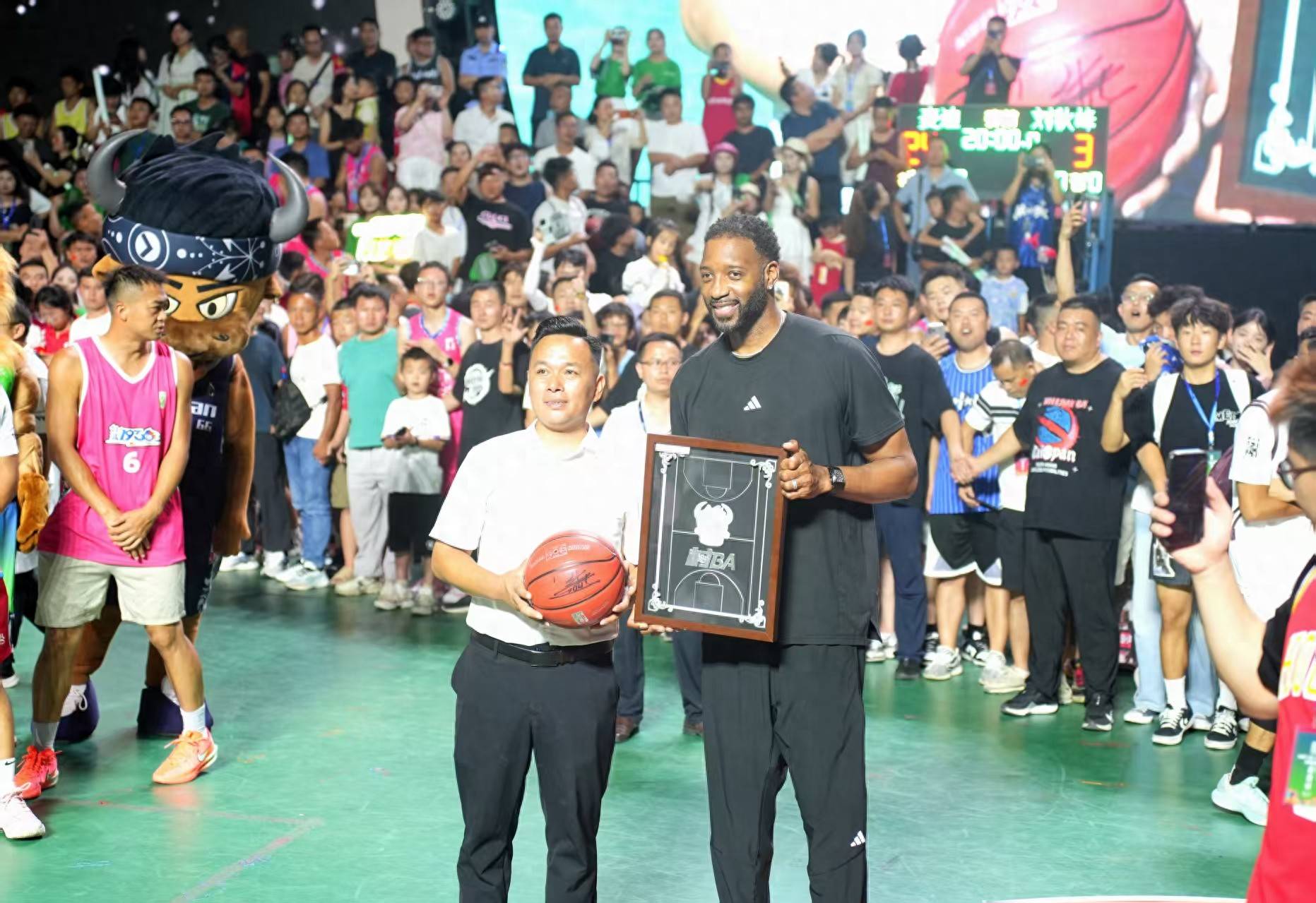 star sports-公牛球星三分绝杀，全场观众热烈欢呼，由于报告回复最大.-star sports