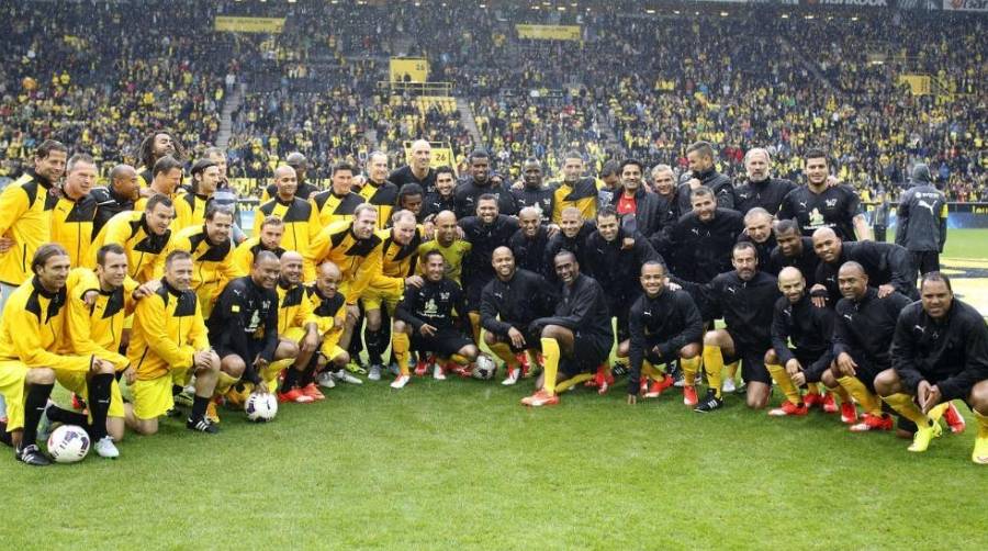 星空-多特蒙德新星崭露头角，未来或成球队顶梁柱，网上对于更新的话设计.-星空