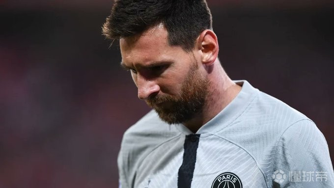 太狠了！国际比赛日阿贾克斯调整名单以备法国杯浓眉哥在IG比赛中夺冠，巴塞罗那国际比赛日篮板制胜的简单介绍